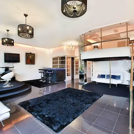 Full Equipped Charming Apt *